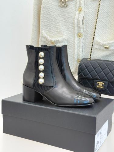 بوت تشيلسي شانيل (Chanel) كعب عريض