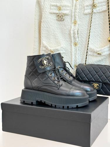 بوت كاحل شانيل (Chanel) منصة عريضة