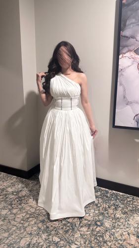 فستان ابيض فخم راقي جداً