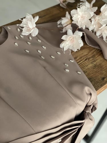 فستان جالكسي مع كرستالات لف (قريباً نفاذ الكمية)