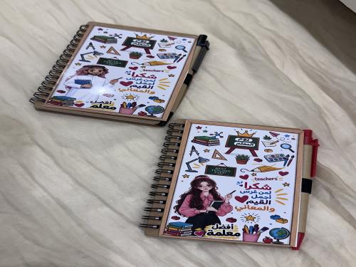 نوت مع قلم