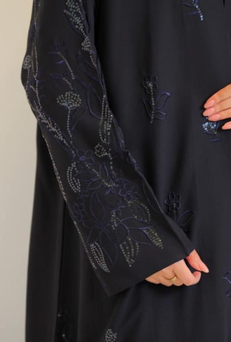 عباية لف مطرزة 1215418