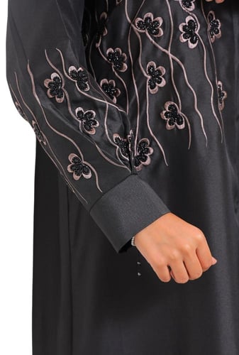 عباية تفتة مطرزة 1160401