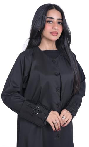 عباية لف مزينة بأزارير أمامية وتطريز أنيق على الأك...