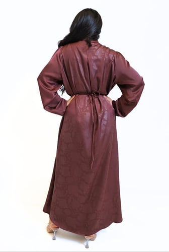 عباية ياقة ربطة في الخصر 503315