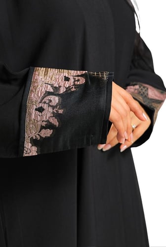 عباية مطرزة من الخلف 1198004