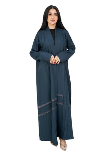 عباية لف بكسرات مطرزة بالخياطة 1272511