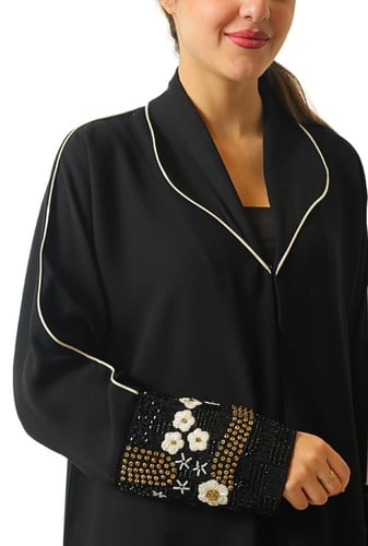 عباية كريب مطرزة في الكم 1103101