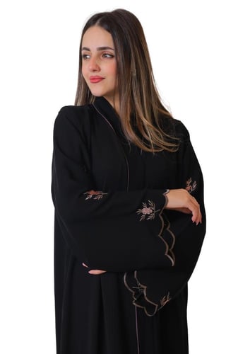 عباية كريب ملكي مطرزة بلون البيج 1138422