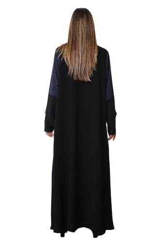 عباية سوداء بكمام كحلية أنيقة 1110801