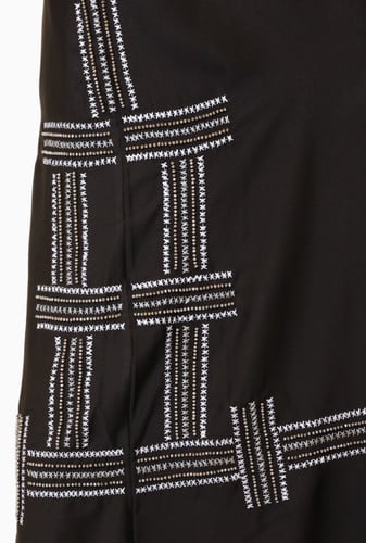 عباية كريب مطرزة بلون الفضي وذهبي901102