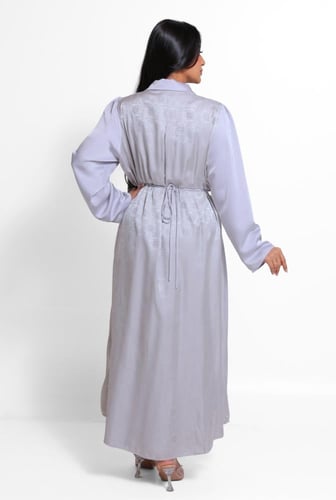 عباية لف ياقة بربطة في الخصر 503224