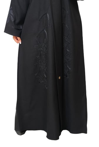 عباية لف بتطريز ناعم اسود 1093601