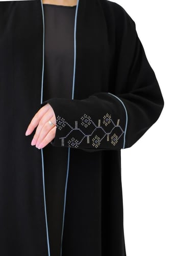 عباية لف مطرزة في الخلف 1195301