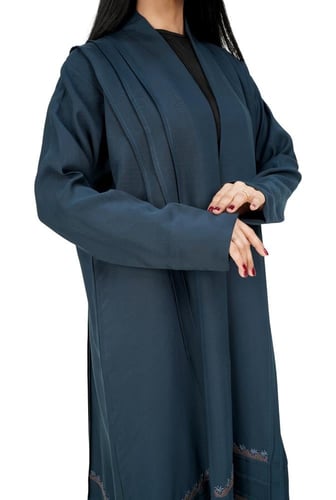 عباية لف بكسرات مطرزة بالخياطة 1272511