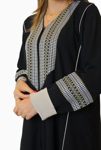 عباية بقماش مطرز 1044401