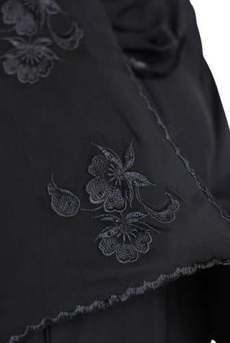 طرحة مطرزة بشكل ورود 146401