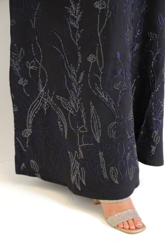 عباية لف مطرزة 1215418