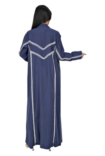 عباية لف مطرزة بخياطة بالون الأبيض 1272418