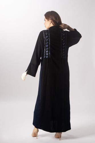 عباية مخمل مطرزة من الامام 1109901