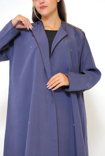 عباية لف مطرزة من الخلف 1144709