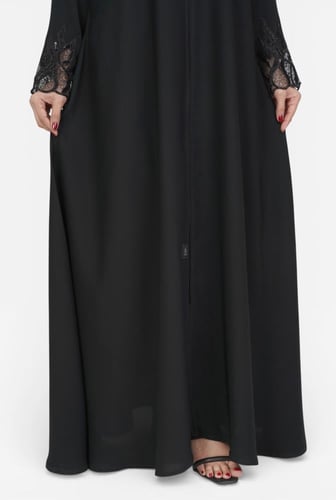 عباية مطرزة بتطريز انيق في الكم 1259701