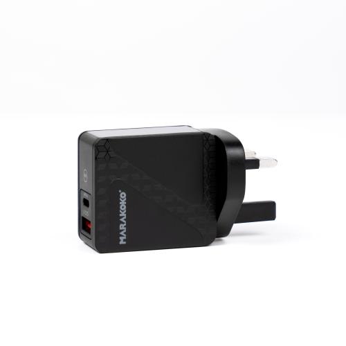 شاحن جداري بقوة 30 واط من ماركوكو مع منفذين - أسود