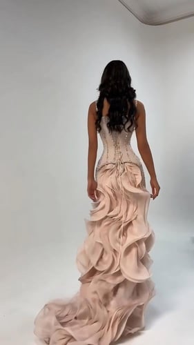 فستان باربي وخرز وتطريز يدوي