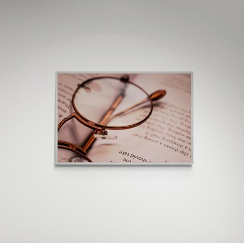 لوحة فنية نظارة وكتاب - صورة (78)