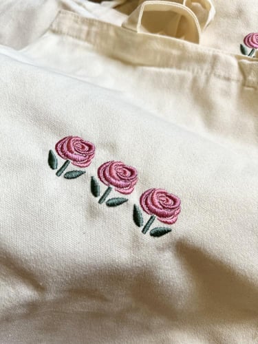 شنطة قماشية مطرزة | ورد المدينة
