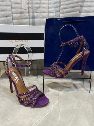 كعب نسائي فاخر من ماركة أكوازورا Aquazzura