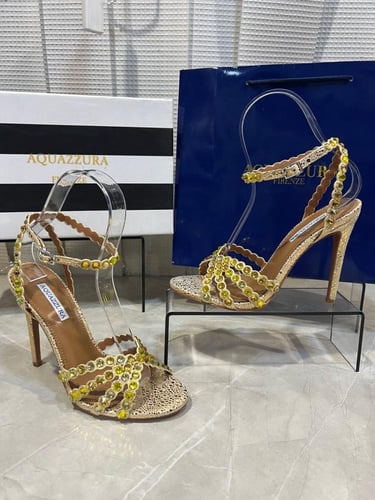 كعب نسائي فاخر من ماركة أكوازورا Aquazzura