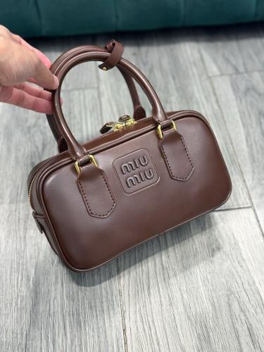 شنطة ميوميو مقاس 22