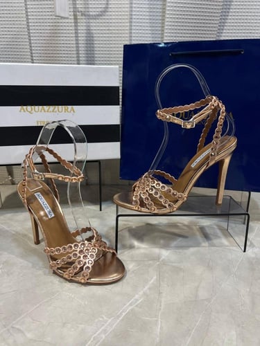 كعب نسائي فاخر من ماركة أكوازورا Aquazzura