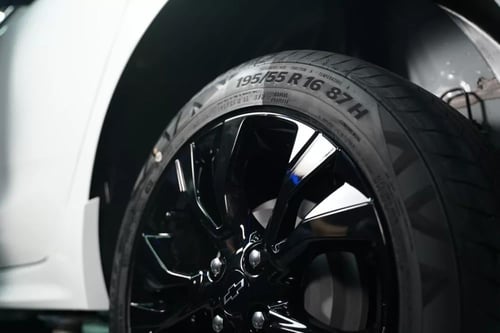 ريفوكس (REVOX) - ملمع للإطارات من فونيكس 1.5 لتر