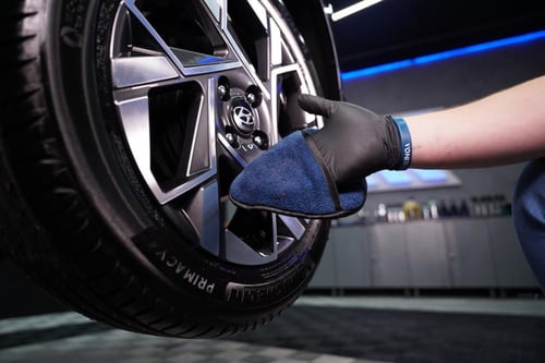 قفاز تنظيف عجلات وإطارات من ميكروفايبر ثلاثي الشكل...