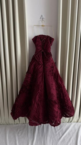 فستان سهرة سواريه ورد فاخر