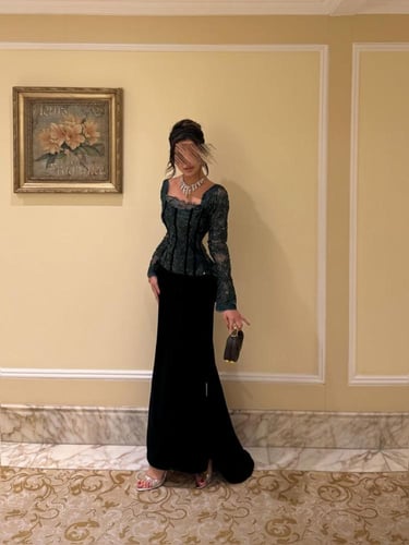 فستان سهرة مخمل أخضر أوف شولدر بياقة سكوير