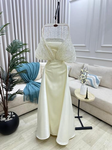 فستان سهرة انيق بلون سكري