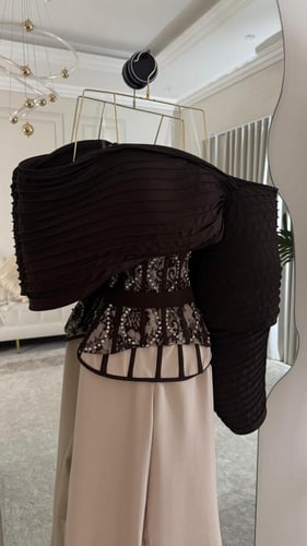 جمبسوت سهرة بيج مع كاب أوف شولدر ودانتيل مطرز يدوي