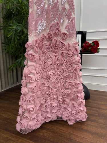 فستان سهرة وردي ملكي بورد