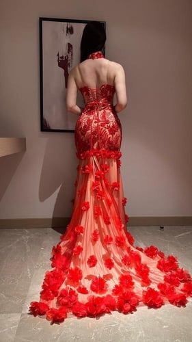 فستان سهرة دانتيل مطرز بورود ثلاثية الأبعا