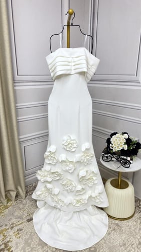 فستان سهرة ابيض اوف شولدر بورود