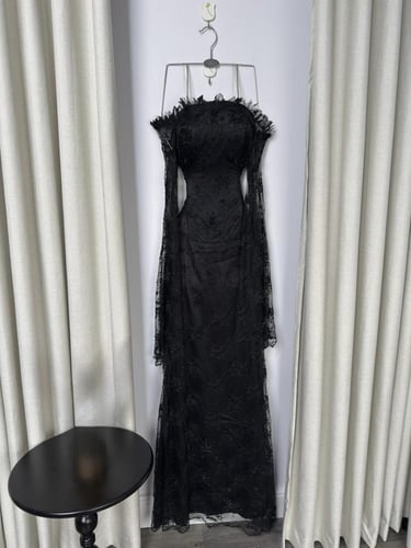 فستان سهرة أسود اوف شولدر دانتيل مطرّز