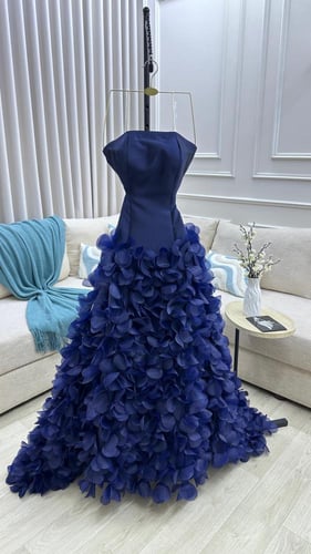 فستان سهرة ميكادو وردي بورود كثيفة