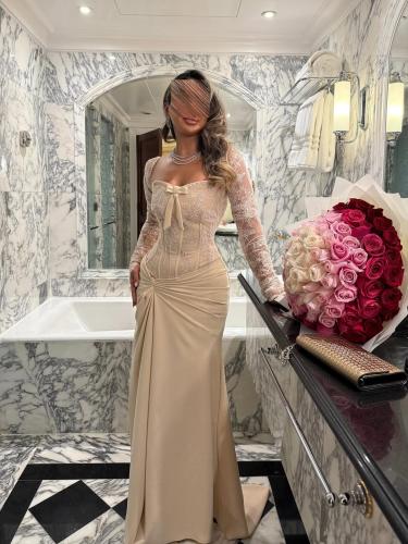 فستان سهرة سواريه بيج بقصة أوف شولدر وكورسيه مطرز