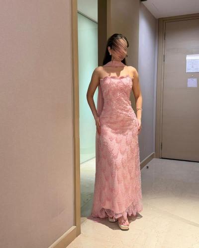 فستان سهرة وردي سترابلس مطرّز بالخرز