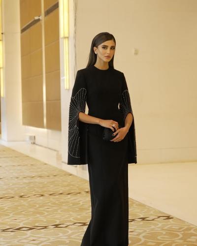 فستان اسود سهرة ناعم بفصوص