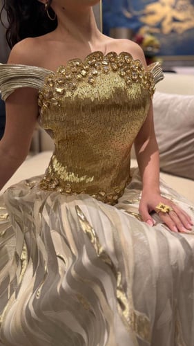 فستان سهرة ذهبي أوف شولدر مطرز أورجنزا