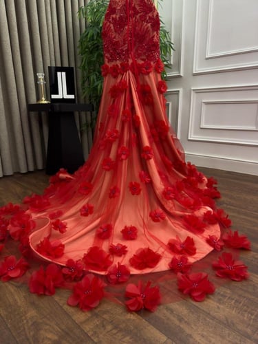 فستان سهرة دانتيل مطرز بورود ثلاثية الأبعا